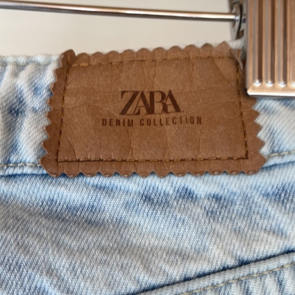 Zara High-Waisted Ripped Stone Washed Jeans - Picture 4 of 4